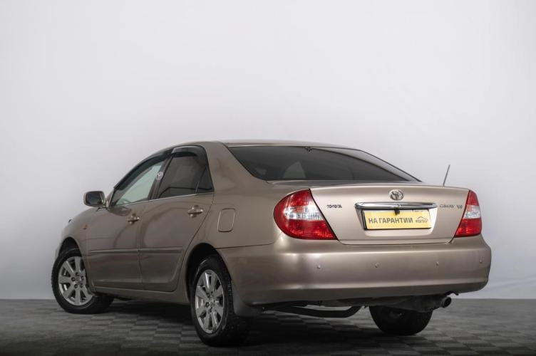 Toyota Camry 5 из 6