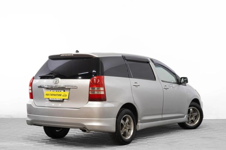 Toyota Wish 4 из 6