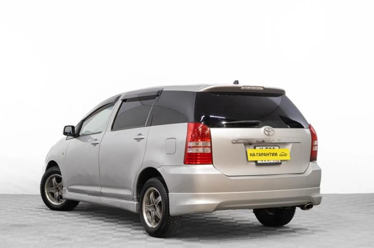 Toyota Wish 6 из 6