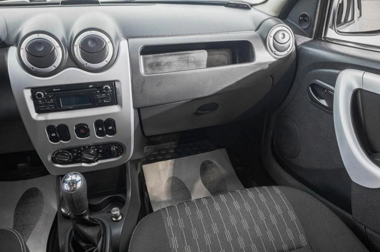 Renault Sandero 17 из 21