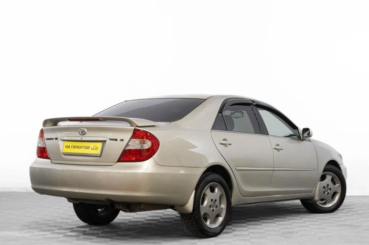 Toyota Camry 4 из 6