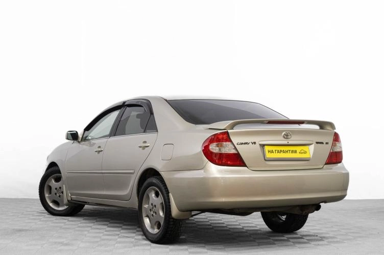 Toyota Camry 6 из 6