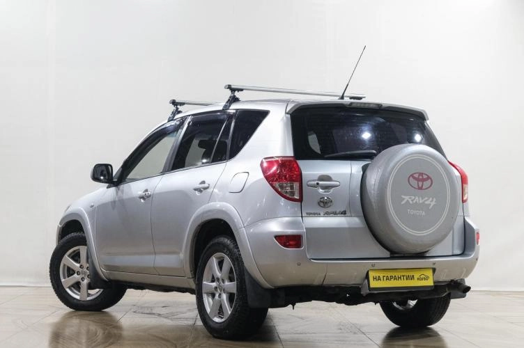 Toyota RAV4 4 из 6