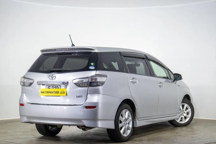 Toyota Wish 4 из 6