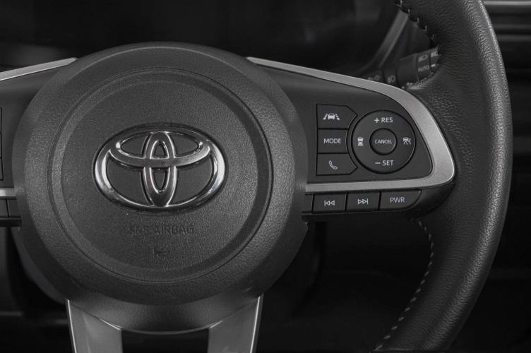 Toyota Raize 17 из 22