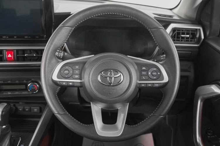 Toyota Raize 15 из 22