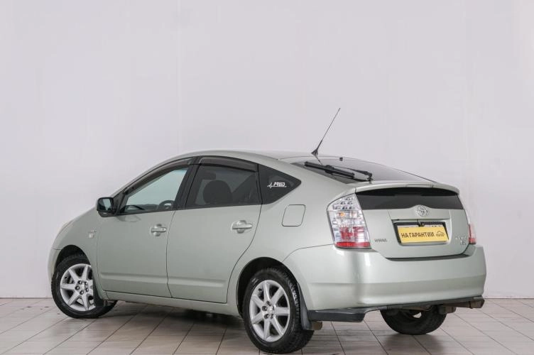 Toyota Prius 4 из 6