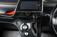 Toyota Sienta 16 из 18