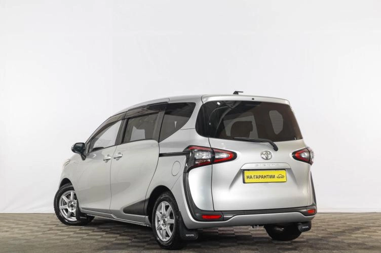 Toyota Sienta 4 из 6