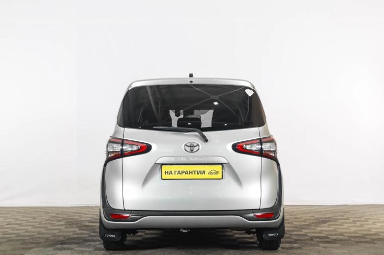 Toyota Sienta 5 из 6