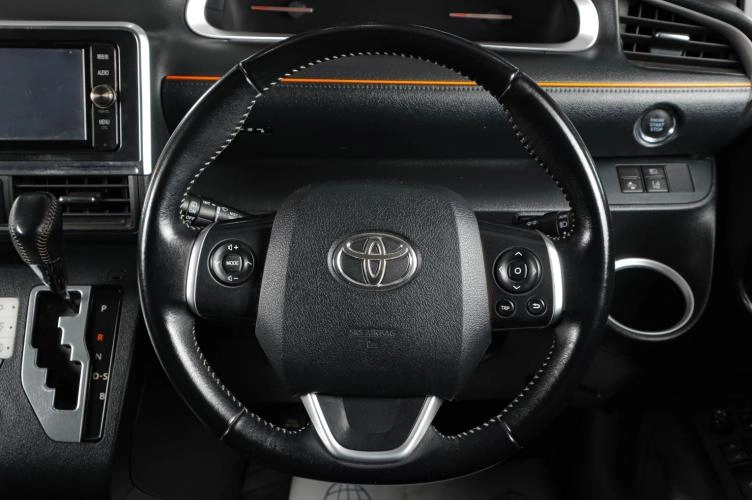 Toyota Sienta 13 из 18