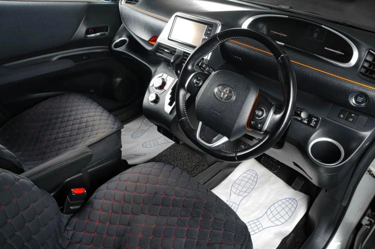 Toyota Sienta 7 из 18