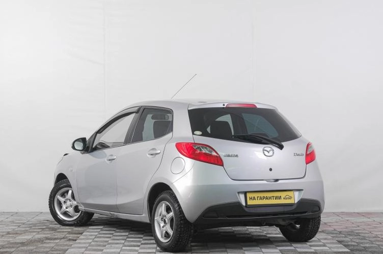 Mazda Demio 4 из 6