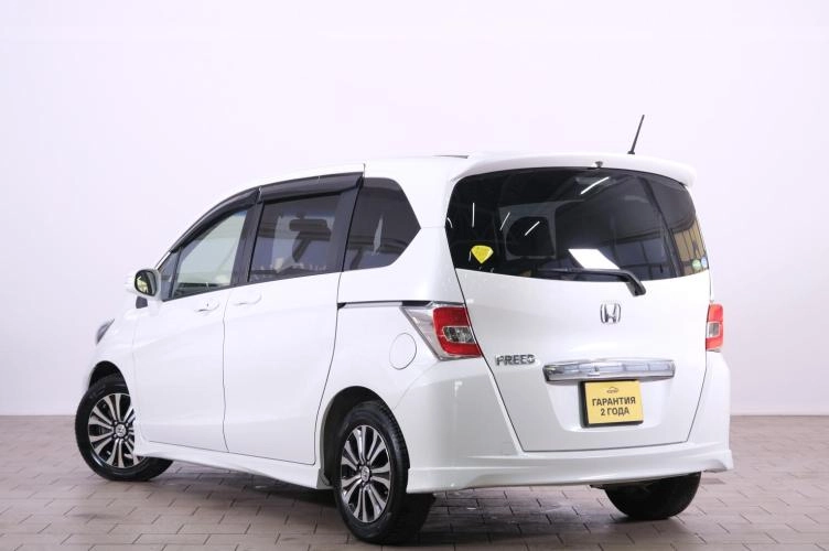 Honda Freed 4 из 6