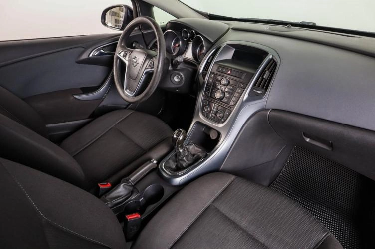 Opel Astra GTC 10 из 20