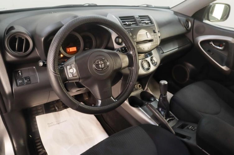 Toyota RAV4 8 из 15