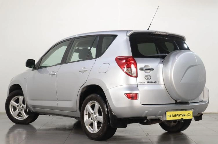 Toyota RAV4 4 из 6