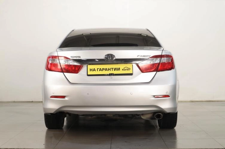 Toyota Camry 5 из 6