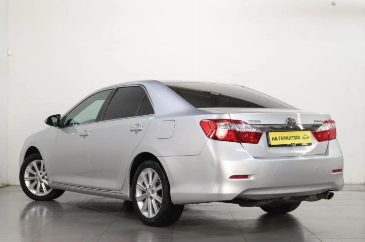 Toyota Camry 6 из 6