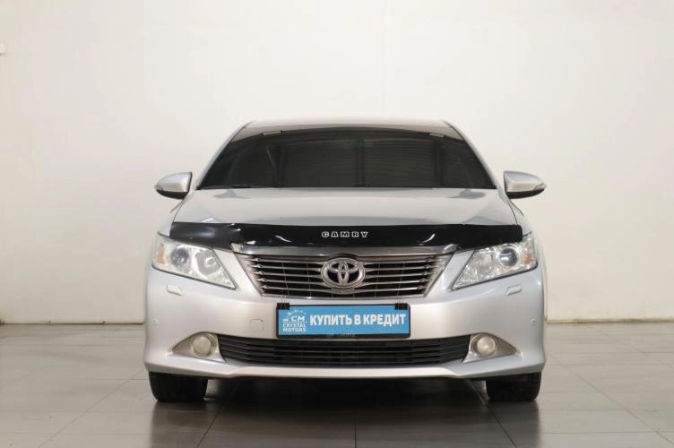 Toyota Camry 2 из 6