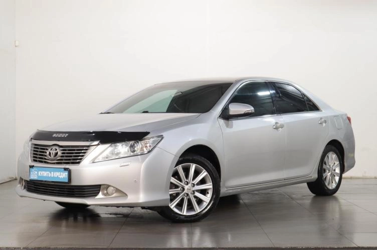 Toyota Camry 3 из 6