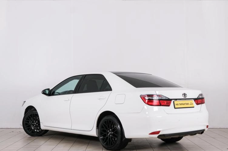 Toyota Camry 4 из 6