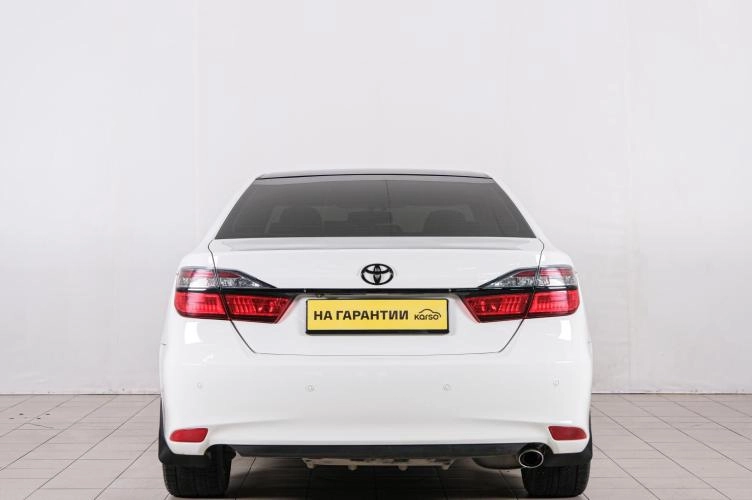 Toyota Camry 5 из 6