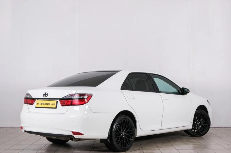 Toyota Camry 6 из 6