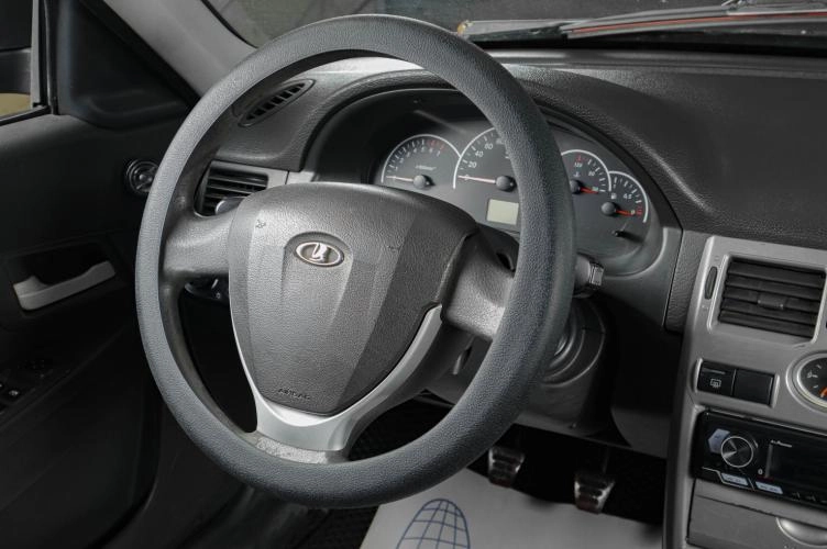 ВАЗ (LADA) Priora 11 из 16