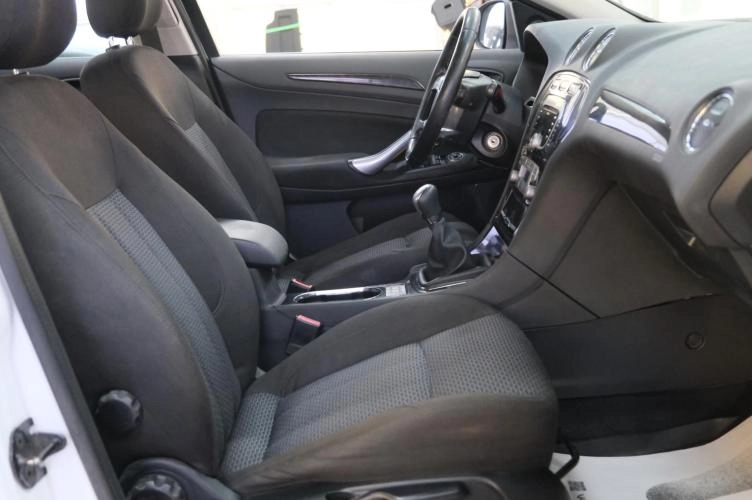 Ford Mondeo 18 из 21