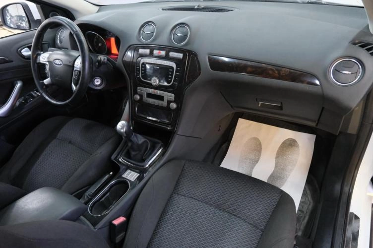 Ford Mondeo 17 из 21