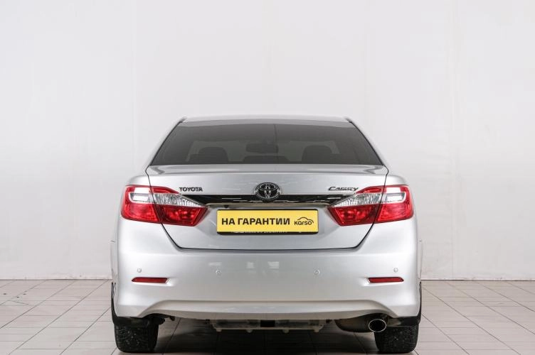 Toyota Camry 5 из 6