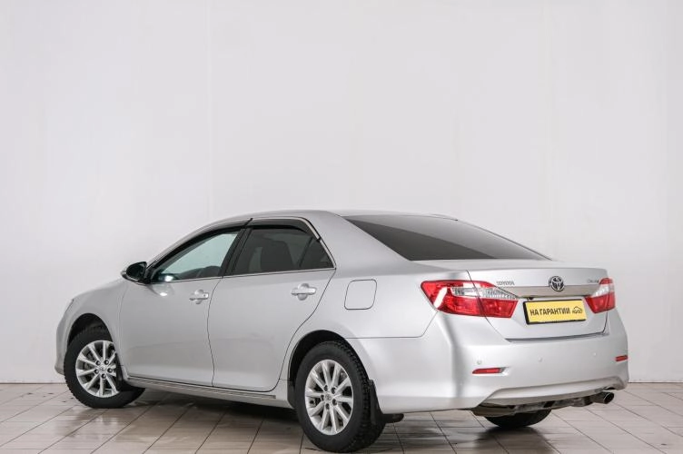 Toyota Camry 4 из 6