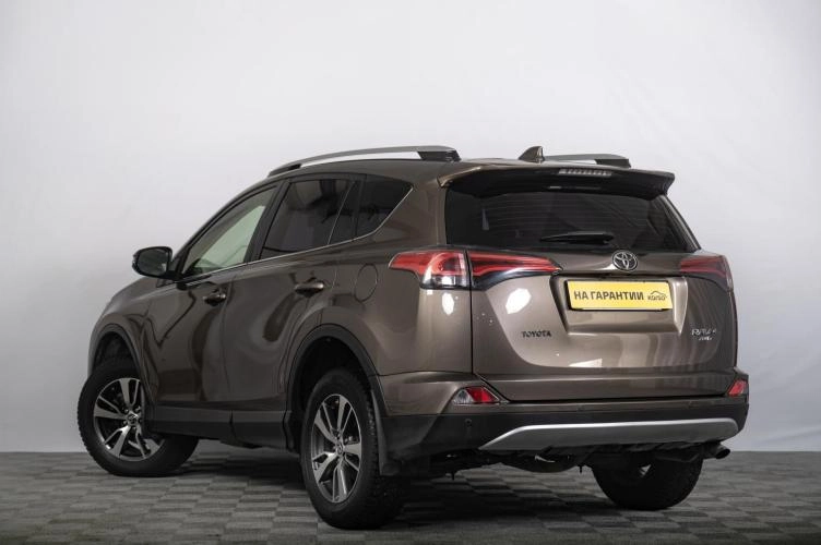 Toyota RAV4 5 из 6