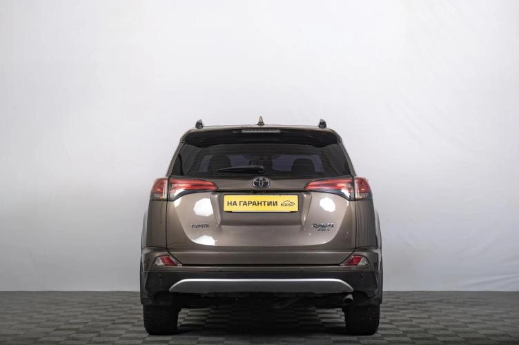 Toyota RAV4 4 из 6