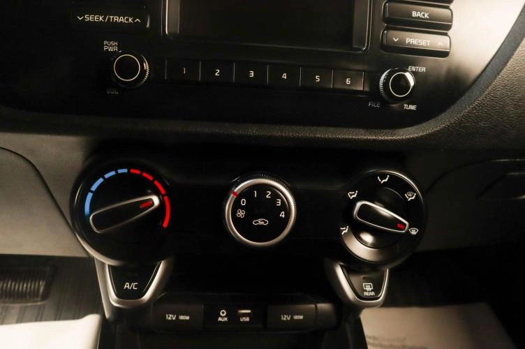 KIA Rio 12 из 15