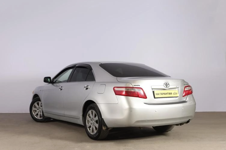 Toyota Camry 4 из 6
