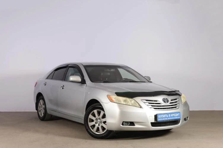 Toyota Camry 1 из 6