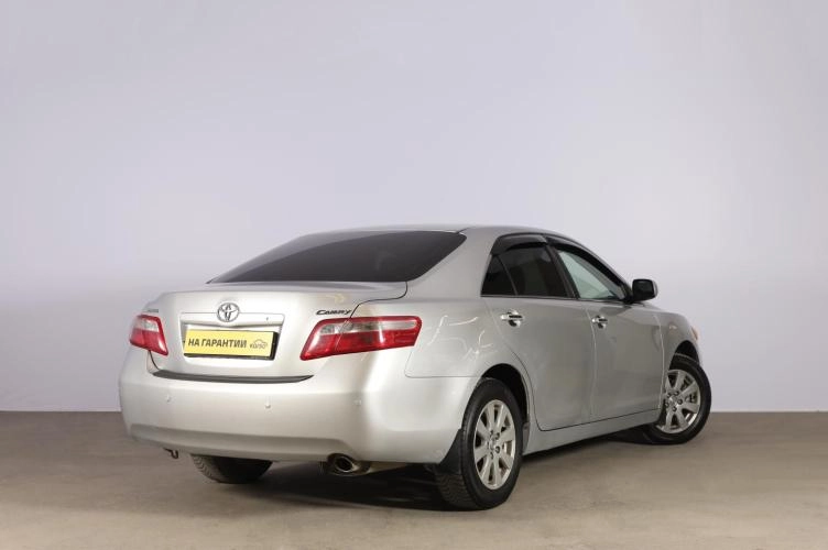 Toyota Camry 6 из 6