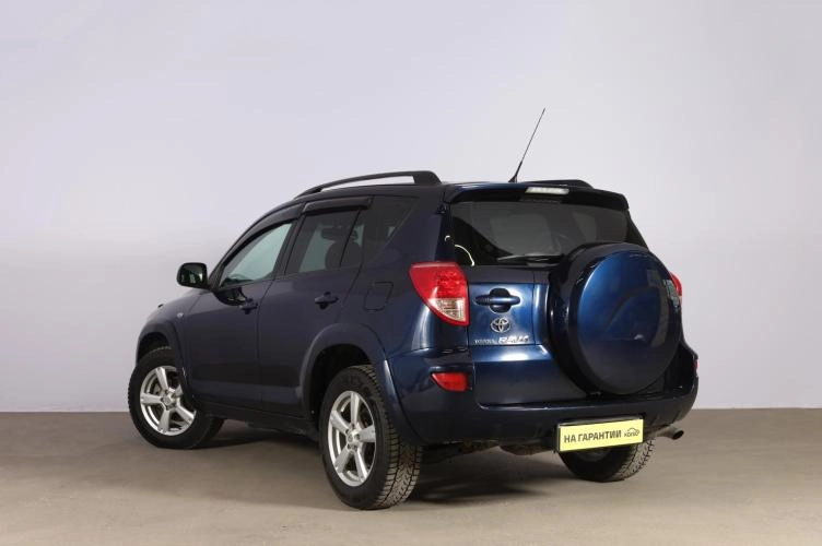 Toyota RAV4 4 из 6