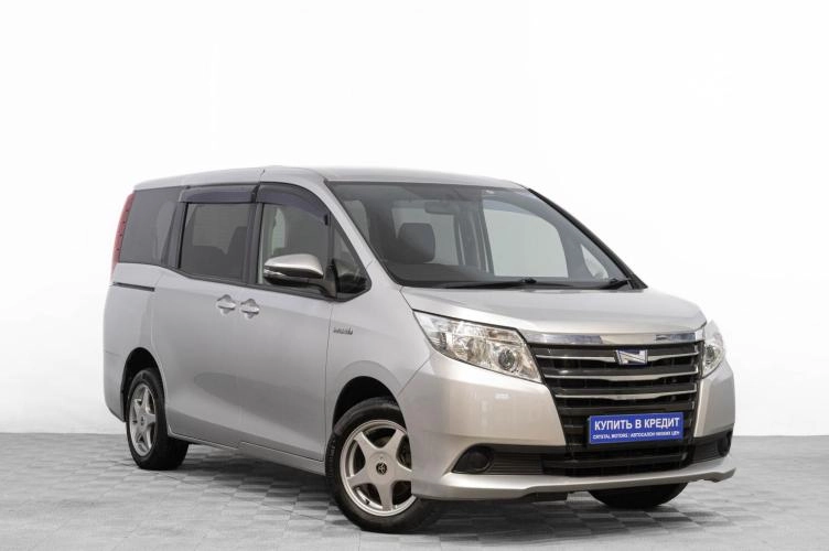 Toyota Noah 1 из 6
