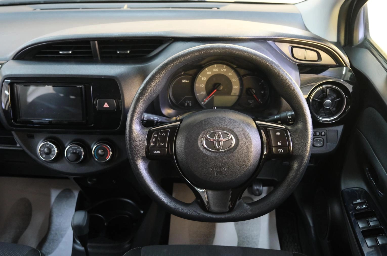 Toyota Vitz 11 из 21