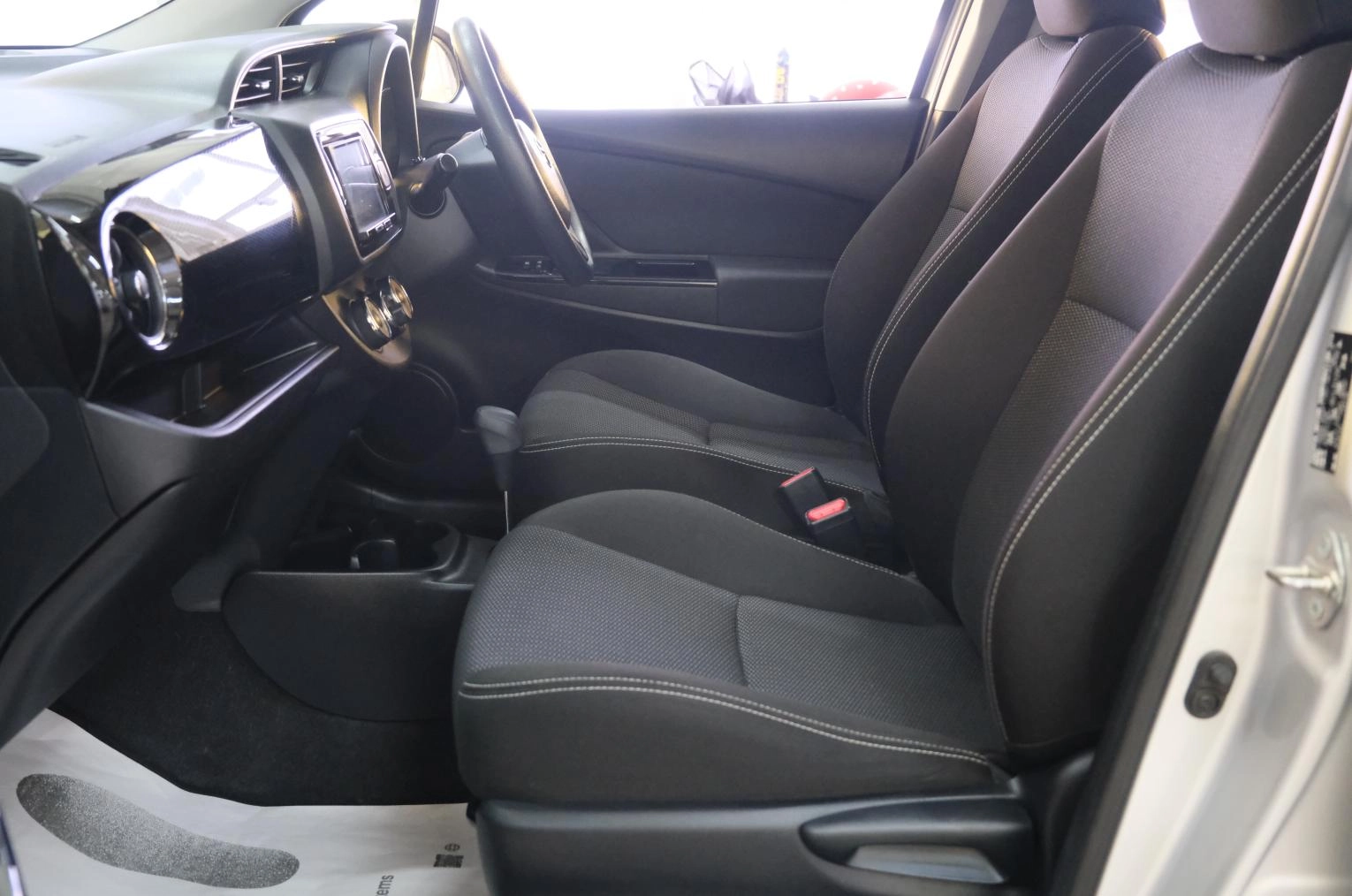 Toyota Vitz 18 из 21