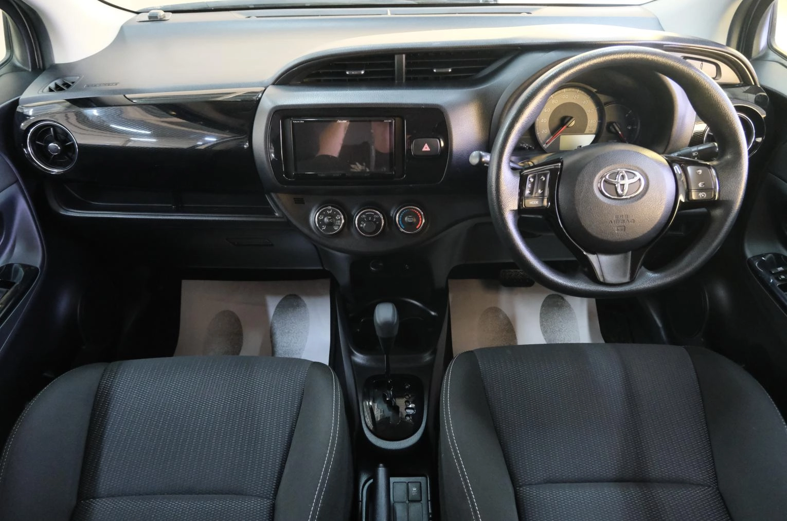 Toyota Vitz 13 из 21