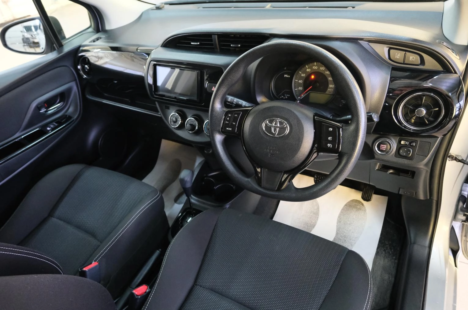 Toyota Vitz 10 из 21