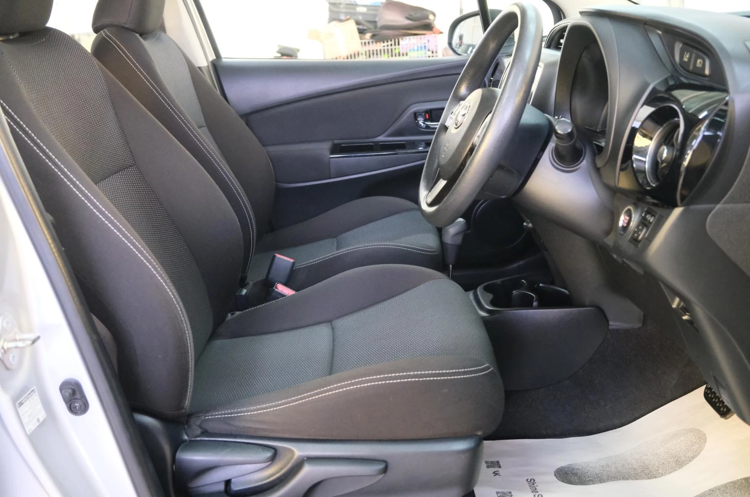 Toyota Vitz 7 из 21