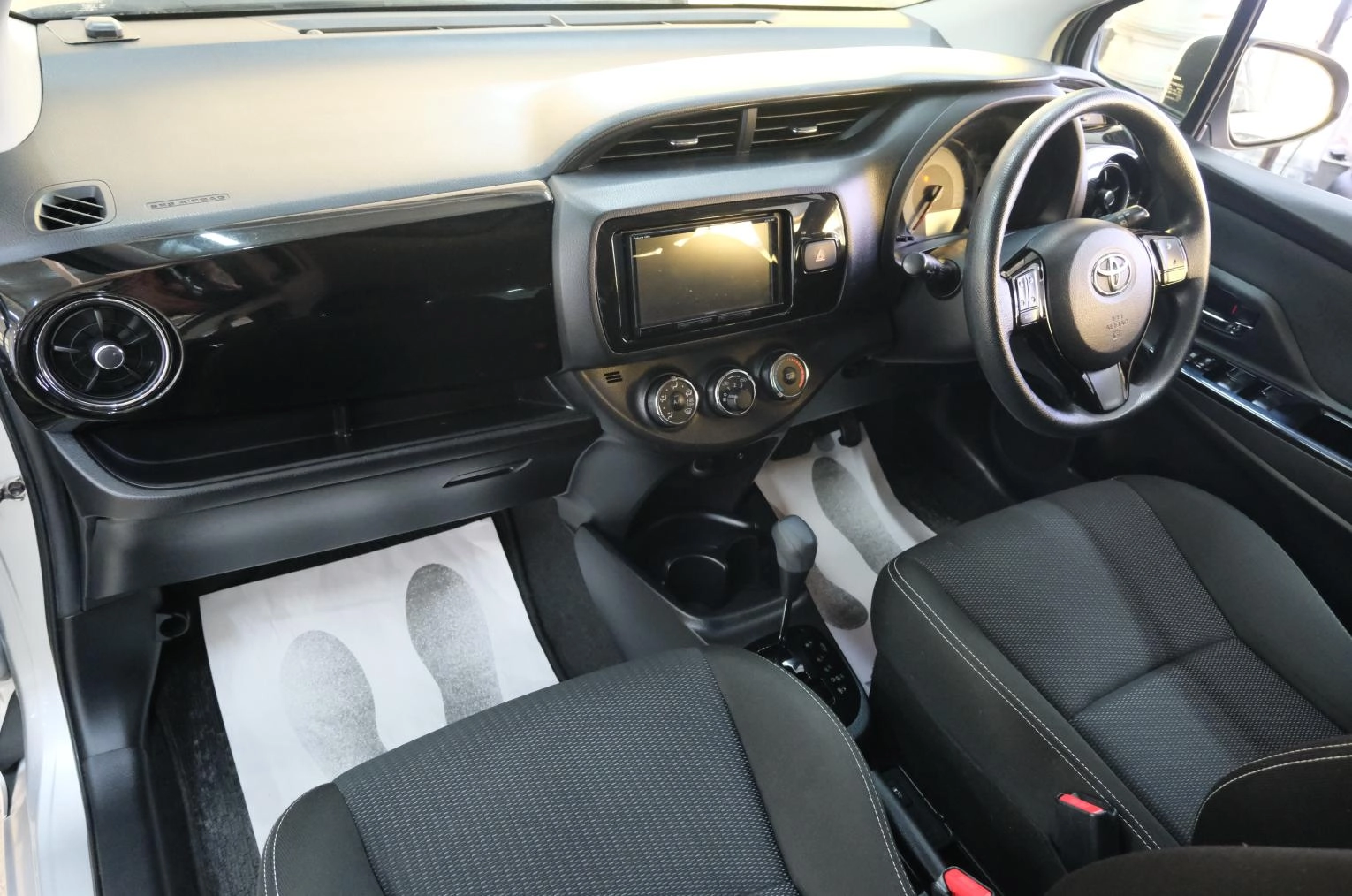 Toyota Vitz 17 из 21