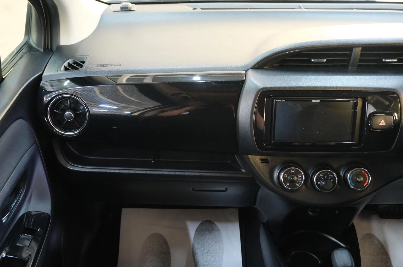 Toyota Vitz 16 из 21