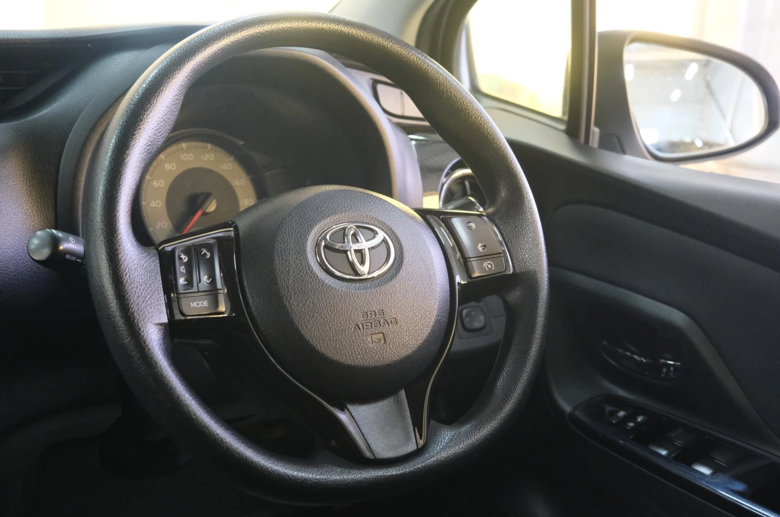 Toyota Vitz 12 из 21
