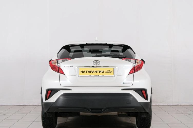 Toyota C-HR 5 из 6